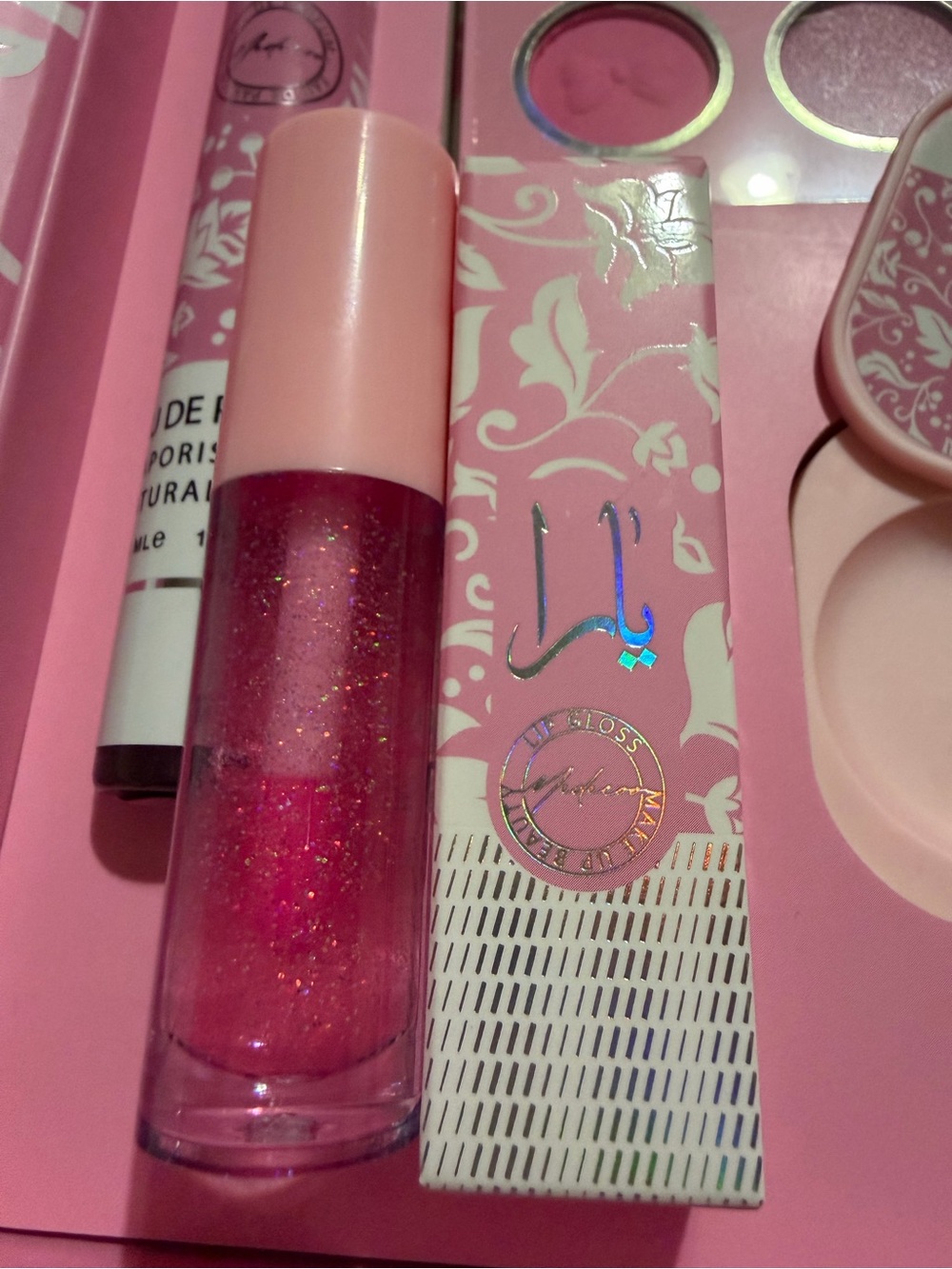 M. DECOO Pink Eyeshadow Palette & Roller Set - Picture 4 of 8